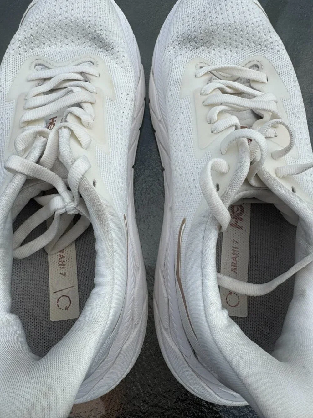 Hoka One One HOKA Arahi 7 Blanc De Blanc Rose Gold 1147851/BSG Women’s Size 6.5